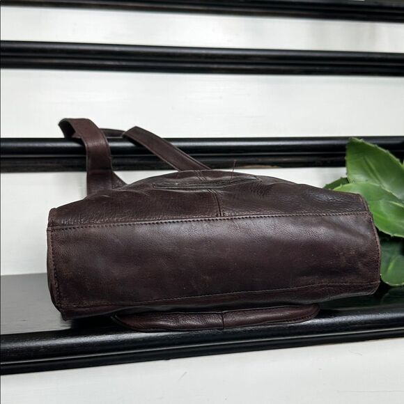 Fossil Genuine Leather Shoulder Bag Thick Luxurious Leather with Front Pocket - Picture 7 of 11